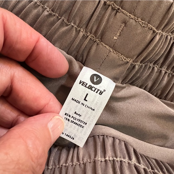 VELOCITY shorts workout gym dance size large mauve color elastic waist. - Picture 6 of 7